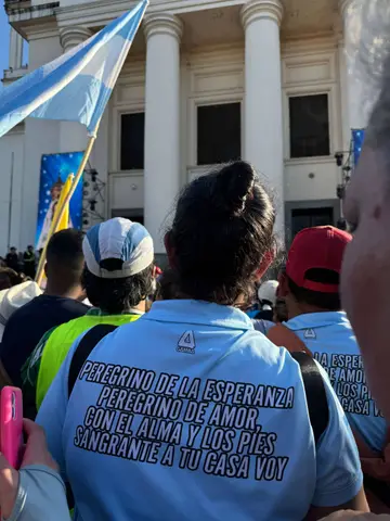 Peregrino joven en la travesía