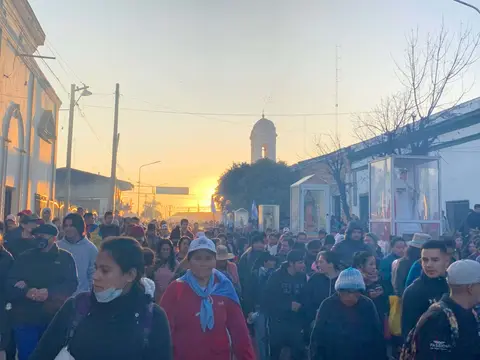 Peregrinos en la ruta hacia la Basílica de Itatí
